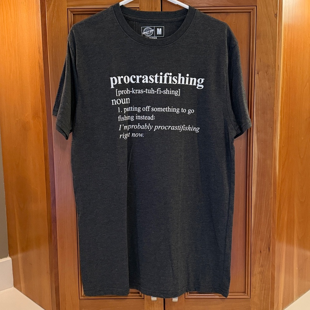 Fishing Graphic Design Men’s Tee NWOT Medium